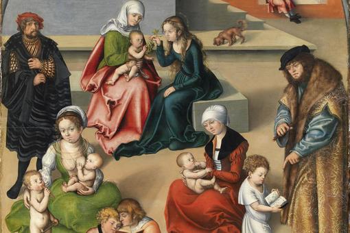 The photo shows a section of the painting “The Holy Kinship” by Lucas Cranach with women, men and small children in historical garments