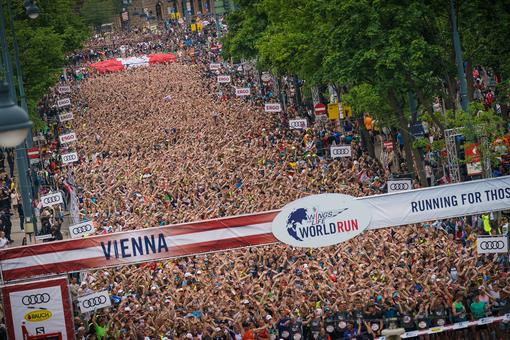 Photo of thousands of participants at the start of the Wing for Life World Run